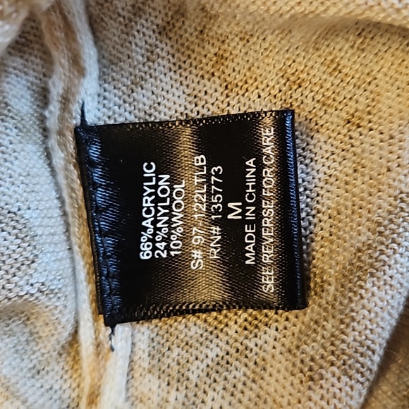 Olivaceous Reptile Print Lightweight Sweater - Picture 6 of 8